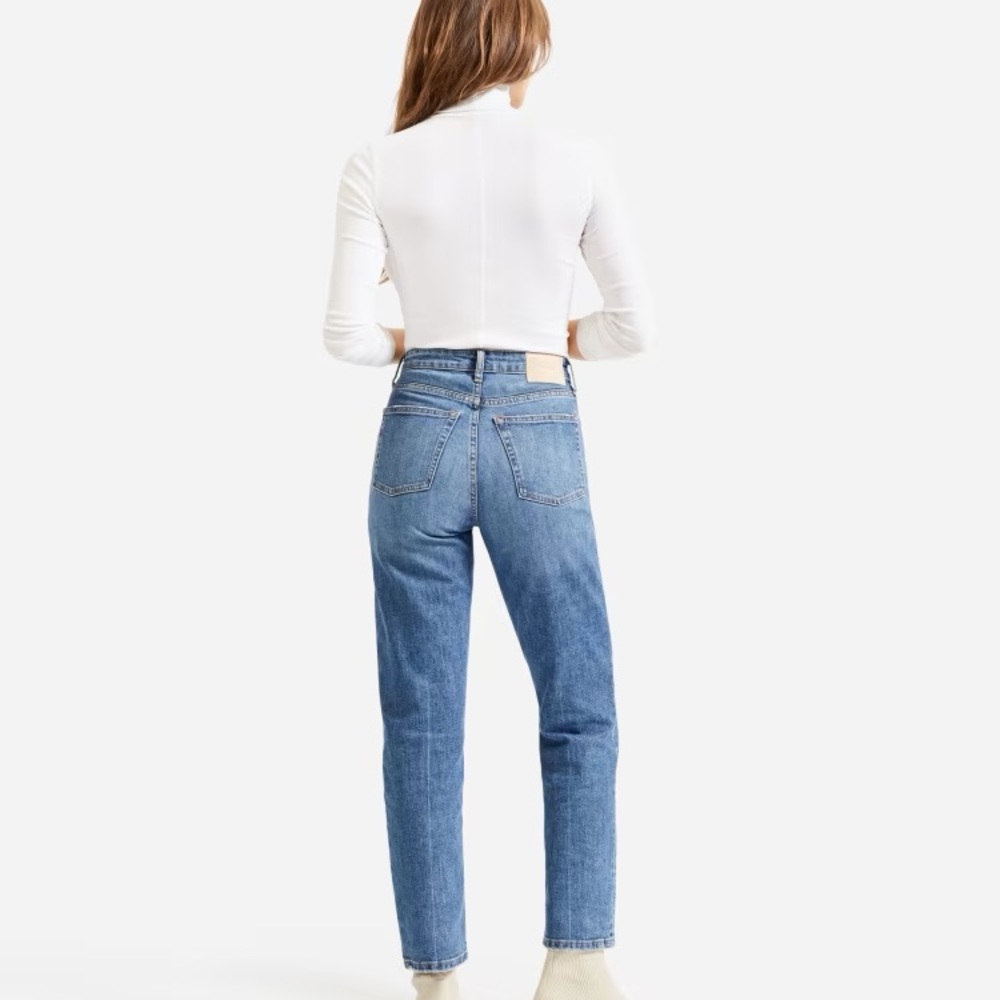 Everlane The High Rise Straight Jean. Medium Wash. Size 24.